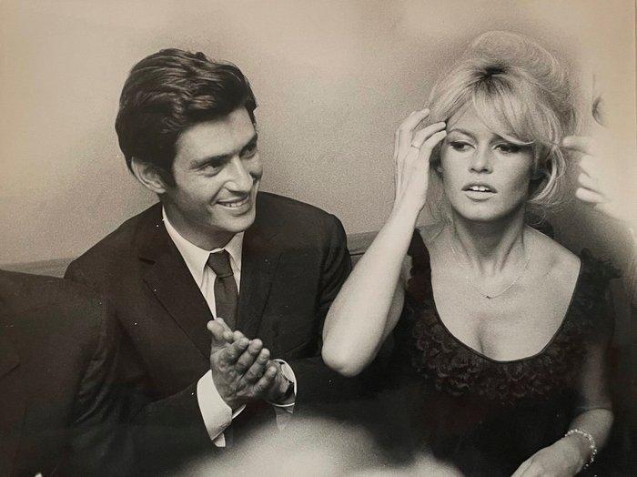 Agence Lynx - Brigitte Bardot à une soirée, Antiek en Kunst, Kunst | Designobjecten