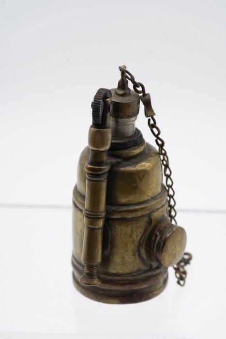 Vintage Brass Lighter – Quinqué Style Petrol Lighter –, Verzamelen, Rookartikelen, Aanstekers en Luciferdoosjes