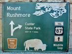 Reclamebord - Mount Rushmore straatbord - Highway wegwijzer