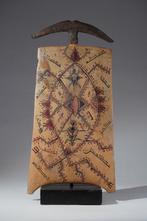 Een houten beeld. - Allo Kafi Gida-bestuur - Hausa - Nigeria