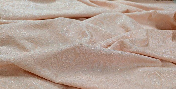 Broccato Castello del Barro – Riflessi madreperlati rosa, Antiek en Kunst, Antiek | Kleden en Textiel