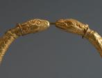 Etruscan Gouden Koper Sankes hoofden armband. 5e eeuw voor