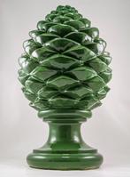 Decoratief ornament - Italië - Siciliaanse dennenappel in