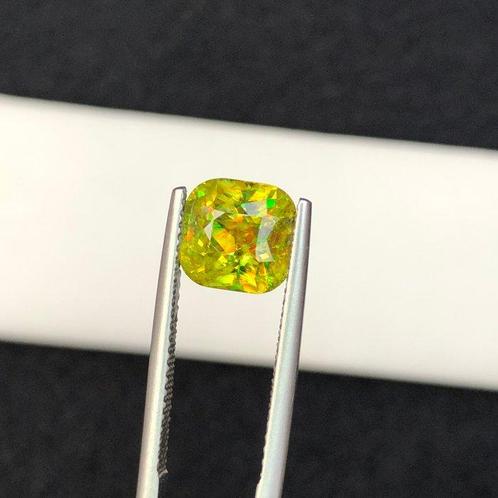 1 pcs Geel, Groen Titaniet - 3.43 ct - nternational Colored, Sieraden, Tassen en Uiterlijk, Edelstenen