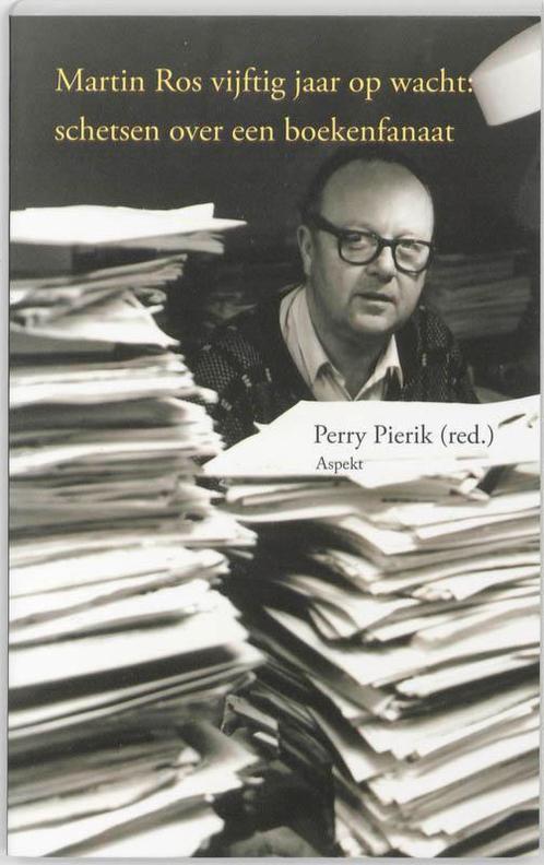 Martin Ros vijftig jaar op wacht 9789059117204 Martin Ros, Boeken, Hobby en Vrije tijd, Zo goed als nieuw, Verzenden