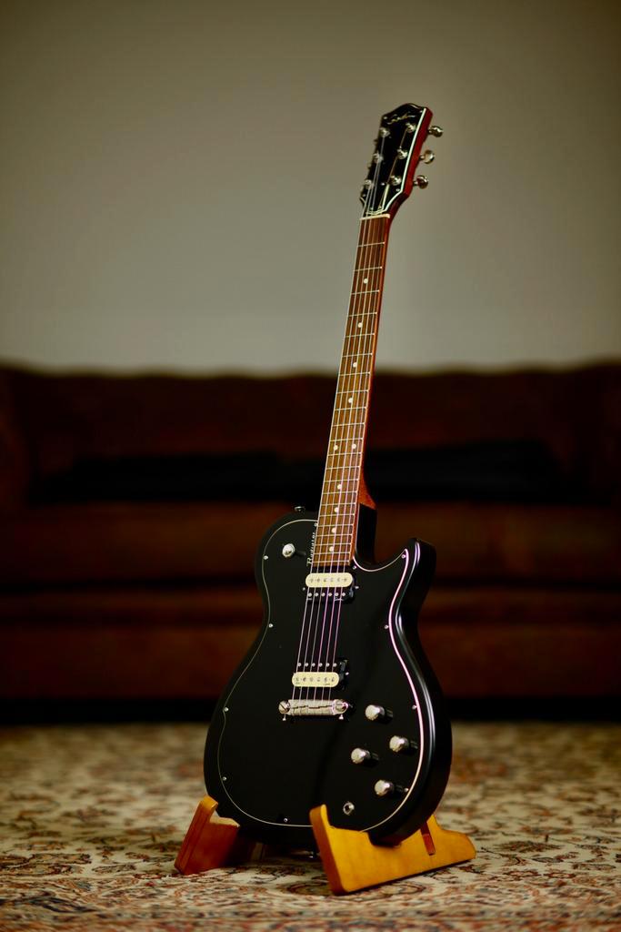 Godin Radiator 2020 | Matte Black, Muziek en Instrumenten, Snaarinstrumenten | Gitaren | Elektrisch