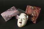 Noh masker - Ko-omote () door Gonokami Isao () met