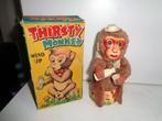 Toy Nomura - Thirsty Monkey opwindbaar speelgoed, in doos -, Antiek en Kunst