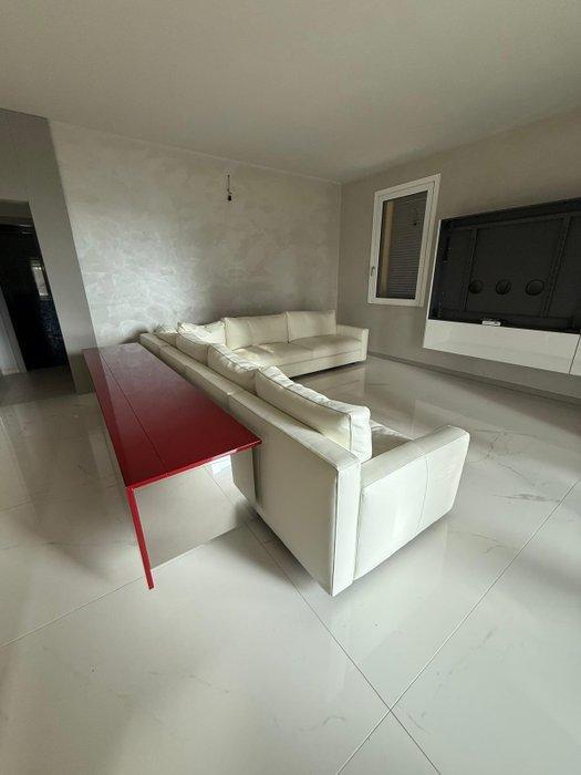 Poltrona Frau - Sofa - MASSIMOSISTEMA - Leder - vrouw, Antiek en Kunst, Kunst | Designobjecten