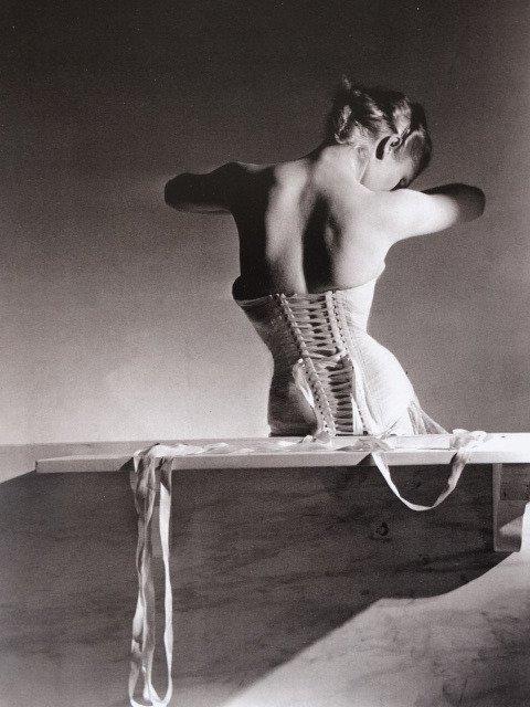 Horst P. Horst - Mainbocher Corset, Paris, 1939, Antiek en Kunst, Kunst | Designobjecten