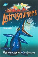 Het monster van de diepzee / Astrosauriërs 9789025742966, Boeken, Verzenden, Gelezen, Steve Cole