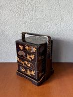 Doos - Vierlaagse Japanse gelakte doos met elegante