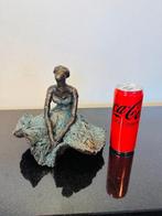 sculptuur, Rustende danseres - 22 cm - Brons-look