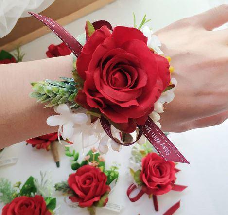 Luxe polscorsage van zijdebloemen rood/groen schitterende, Huis en Inrichting, Woonaccessoires | Kunstplanten en Kunstbloemen