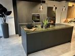 MeKitchen Showroom Keuken Eiken Nero, greepl. compleet!, Huis en Inrichting, Zwart, Overige typen, Nieuw, Met kookeiland