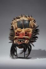 Een houten masker - oorlog - Ivoorkust (Zonder Minimumprijs)
