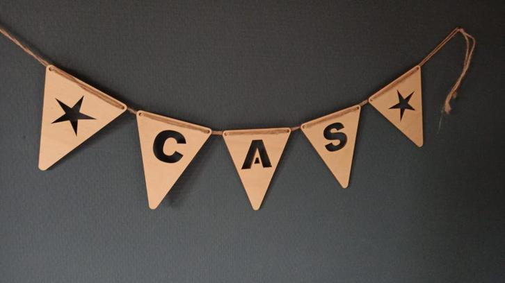 Slinger met houten vlagletters 48 cijfers, letters en tekens, Huis en Inrichting, Woonaccessoires | Wanddecoraties, Nieuw, Verzenden