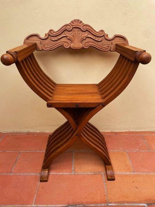 Savonarola - Stoel - Walnoot - Savonarola-stoel, Antiek en Kunst, Curiosa en Brocante
