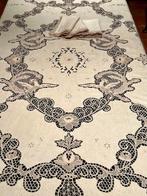 Oud kanten tafelkleed uit Burano, acht prachtige