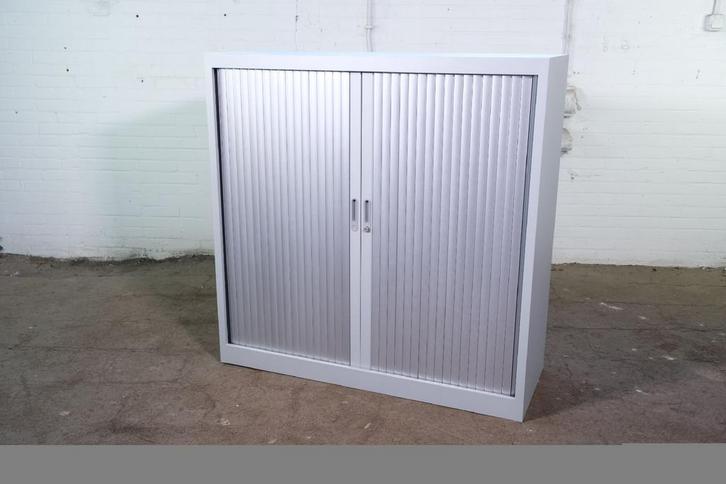 Roldeurkast | Jong gebruikt | Zilvergrijs | 2 legborden | MK, Huis en Inrichting, Kasten | Roldeurkasten en Archiefkasten, Gebruikt