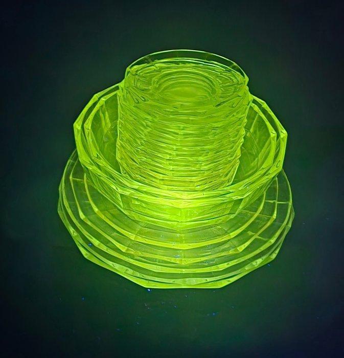 Val Saint Lambert - LuxVal - Serveerschaal (18) - Glas - 18, Antiek en Kunst, Antiek | Meubels | Tafels