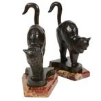 C. Charles - sculptuur, Twee Art deco bronzen katten - 21 cm
