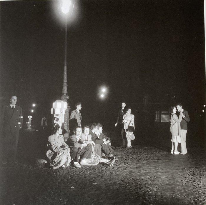 Robert Doisneau (1912–1994) - À la fin du bal, 14 juilliet, Antiek en Kunst, Kunst | Designobjecten