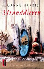 Stranddieven / Poema pocket 9789021006383 Joanne Harris, Boeken, Verzenden, Gelezen, Joanne Harris