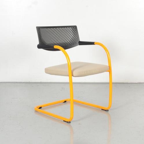 Vitra Visavis vergaderstoel, lichtbruin, sledeframe, Huis en Inrichting, Bureaustoelen, Ophalen of Verzenden