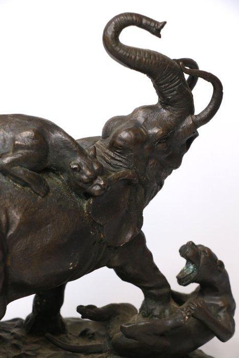 een betoverend bronzen ornament van een olifant en een, Antiek en Kunst, Antiek | Overige Antiek