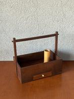 Doos - houten draagdoos met een eenvoudig, functioneel