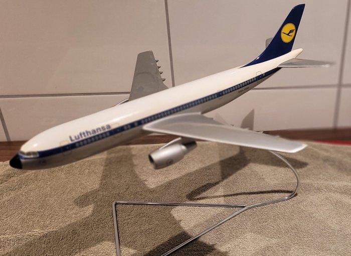 Westway Models 1:100 - Modelvliegtuig - Airbus A300B -, Antiek en Kunst, Antiek | Wandborden en Tegels
