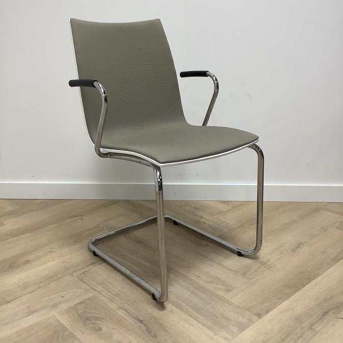 Casala Onyx II vergaderstoel / sledestoel,  wit/taupe -, Huis en Inrichting, Stoelen, Eén, Gebruikt, Stof, Ophalen of Verzenden