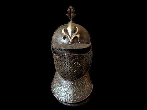 Decoratief ornament - decoratieve ridderhelm Franse lelie -, Antiek en Kunst, Kunst | Designobjecten
