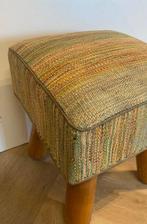 Poef - Wol, Hout, Antiek en Kunst