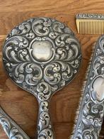 Decoratief ornament (6) - Europa - Spiegel Borstel toiletset, Antiek en Kunst, Curiosa en Brocante
