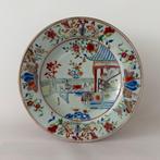 Een Qing-dynastie Famille Rose porseleinen schotel met