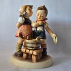 Goebel - Beeldje - Hummel #412 - Bath Time - TMK7 -