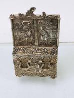 Hanau - Kast - .800 zilver - Miniatuur zilveren dressoir, Antiek en Kunst