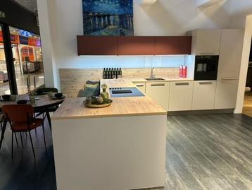 Nolte showroomkeuken SALE – Platina grijs incl. Appartuur beschikbaar voor biedingen