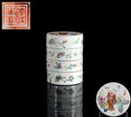Een Chinese famille rose en verguld Floral vier-laags