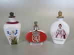 Parfumflesje Wilhelmina, Wapenschild leeuw en bloemen -, Antiek en Kunst