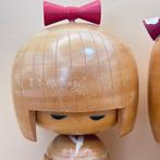 Twee vintage Kokeshi, gesigneerd door Kunio Miyagawa - Hout, Antiek en Kunst