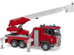 Bruder Scania 560R - Brandweerauto met waterpomp - Licht- en, Verzenden, Zo goed als nieuw