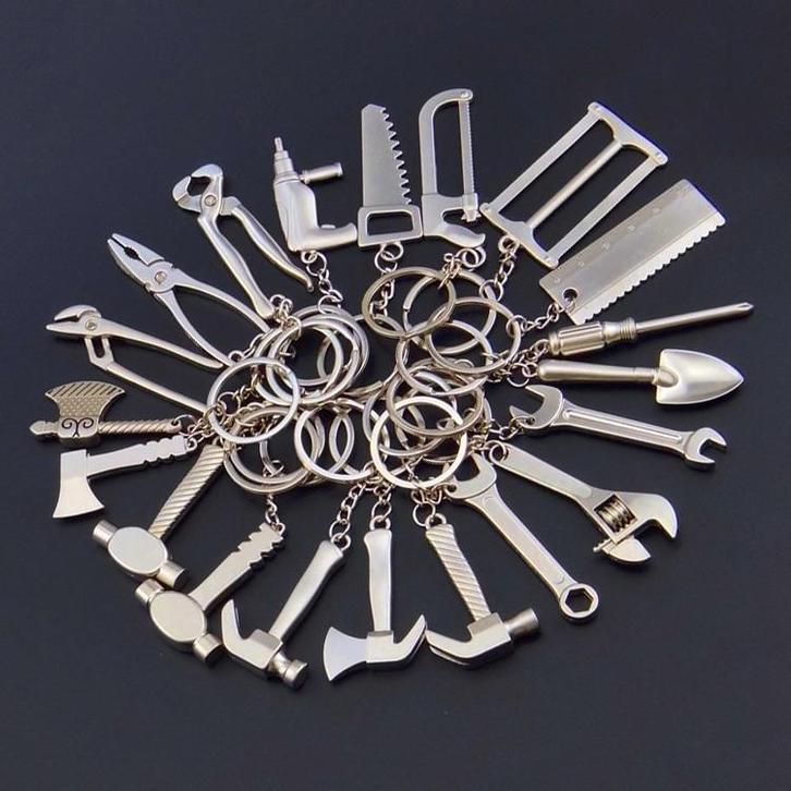 Leuk kado: set van 20 sleutelhangers (gereedschapjes), Doe-het-zelf en Verbouw, Gereedschap | Handgereedschap, Nieuw, Ophalen of Verzenden