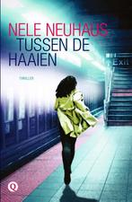 Tussen de haaien 9789021412184 Nele Neuhaus, Boeken, Verzenden, Zo goed als nieuw, Nele Neuhaus