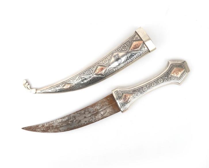 Dolk met zilveren en 14 krt. gouden montuur en schede, Irak, Antiek en Kunst, Antiek | Goud en Zilver