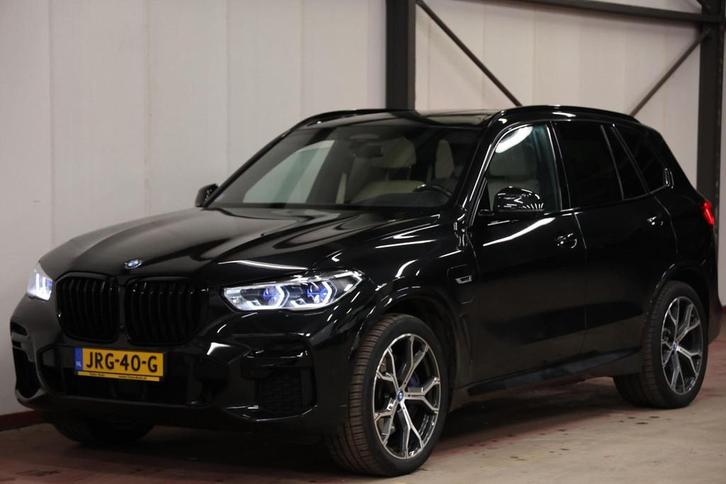 BMW X5 xDrive45e PANORAMA SKY LOUNGE TREKHAAK MASSAGE, Auto's, BMW, Dealer onderhouden, Onderhoudsboekje, Automaat, BTW verrekenbaar