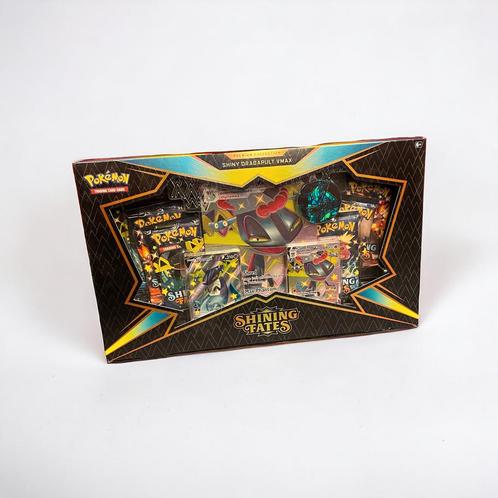 Pokémon Shining Fates Premium Collection Box - Shiny Dragapu, Hobby en Vrije tijd, Verzamelkaartspellen | Overige, Zo goed als nieuw