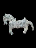 Oud-Romeins Brons, Stunning Horse Fibula  (Zonder, Antiek en Kunst